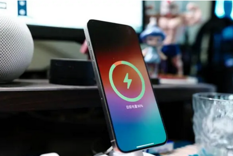 仁寿苹果15换屏服务分享用什么充电器给iPhone15充电更好 